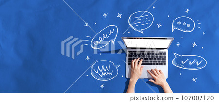 Speech bubbles and a laptop 107002120