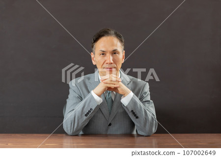 Business man black back 107002649