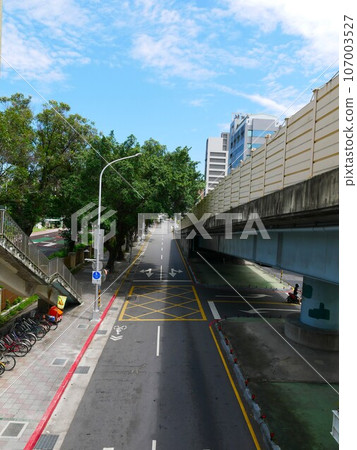 Yellow network cable Yellow network cable 107003527