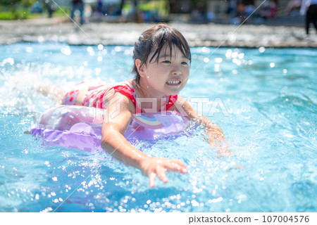 Girl playing in the natural river pool Girl playing in the natural river pool 107004576