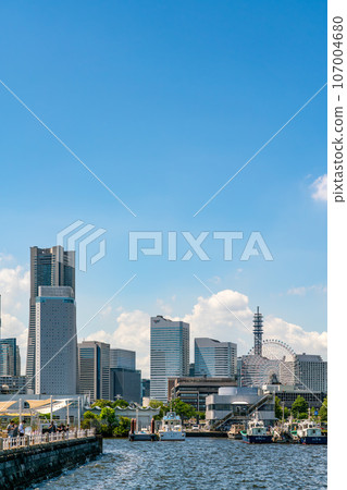 [神奈川縣] 陽光明媚的夏日橫濱港未來 107004680