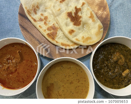 Indian food set: Naan and curry. Authentic flatbread and curry. Indian food set: Naan and curry. Authentic flatbread and curry. 107005653