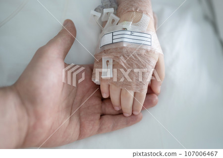Parent hold kid hand with IV Parent hold kid hand with IV 107006467