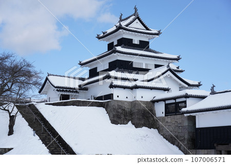 Snowy scenery of Shirakawa Komine Castle 107006571