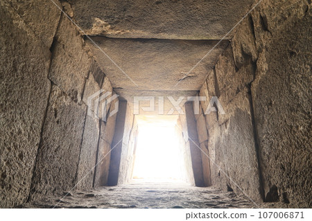 Hotoyama Tumulus (stone chamber) 107006871