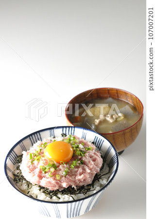 海苔絲蛋黃蔥托羅蓋飯豬肉湯 海苔絲蛋黃蔥托羅蓋飯豬肉湯 107007201