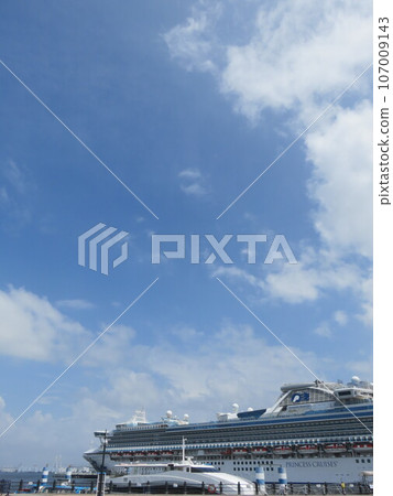 A ship anchored at the port A ship anchored at the port 107009143