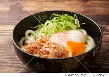 Udon noodles Udon noodles 107009574