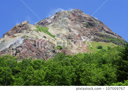 Showa Shinzan and volcanic smoke 107009767