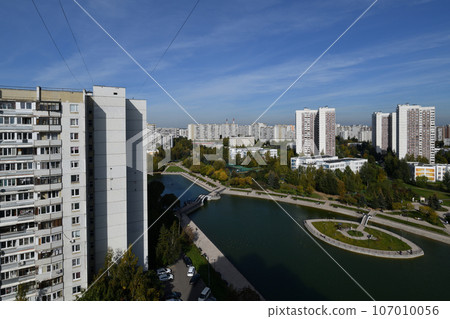 City landscape with Mikhailovsky pond in Zelenograd in Moscow, Russia City landscape with Mikhailovsky pond in Zelenograd in Moscow, Russia 107010056