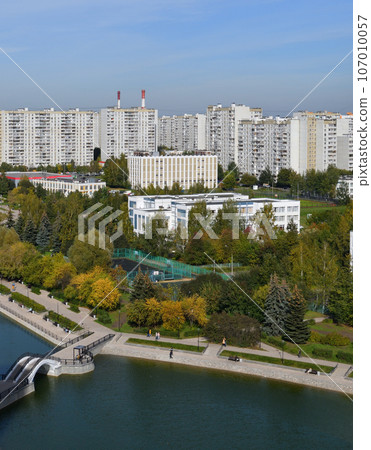 City landscape with Mikhailovsky pond in Zelenograd in Moscow, Russia City landscape with Mikhailovsky pond in Zelenograd in Moscow, Russia 107010057