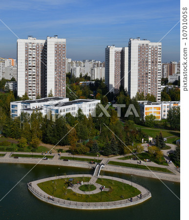 City landscape with Mikhailovsky pond in Zelenograd in Moscow, Russia 107010058