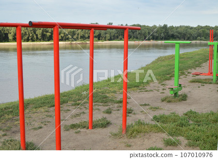 Street sports ground on the banks of the river, the bar for sports activities Street sports ground on the banks of the river, the bar for sports activities 107010976