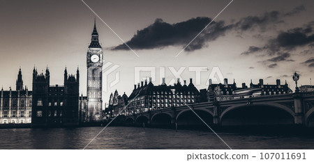 Big Ben, Palace of Westminster aka Houses of Parliament and Westminster's bridge at dusk, London, United Kingdom. 107011691