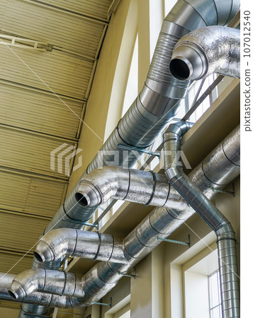 Thermally insulated elements of the ventilation and heating system in a large hangar 107012540
