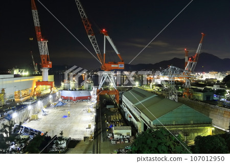 [Hiroshima Prefecture] Night view of the (construction dock of Battleship Yamato) seen from the hill where you can see history 107012950