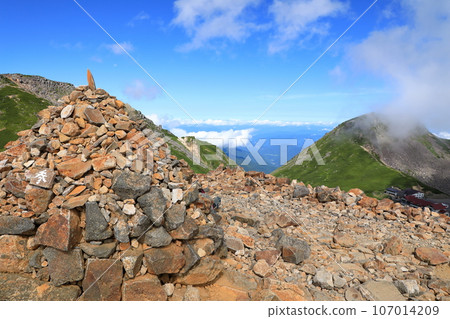 Summer scenery of Mt. Norikura (Mt. Fujimi / August 2023) Summer scenery of Mt. Norikura (Mt. Fujimi / August 2023) 107014209