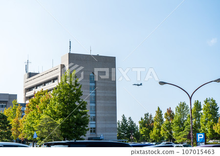 Komatsu City Hall and fighter jets ready to land at Komatsu Base from above the city | Noise image | Komatsu City, Ishikawa Prefecture 107015463