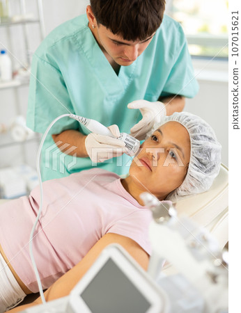 Using and cold hammer whitening attachment Using and cold hammer whitening attachment 107015621