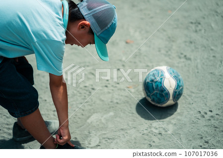 soccer ball, soccerball, football 107017036