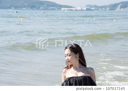 一個泳裝女士 一個泳裝女士 107017145