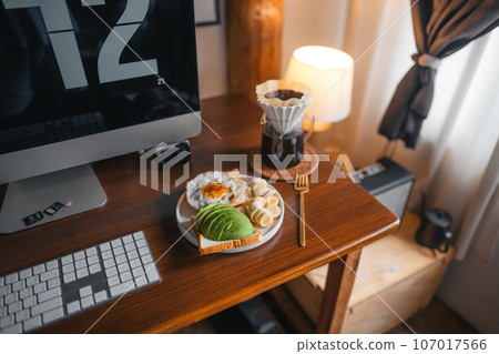 Coffee and breakfast on the desk 107017566