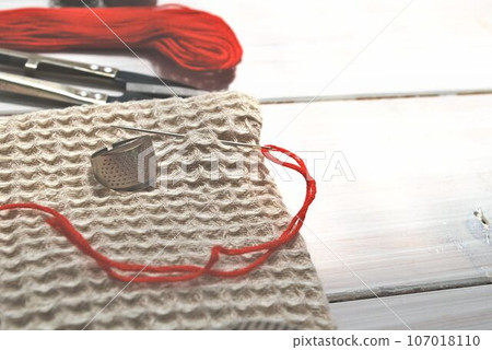 紅線和針縫紉圖像 107018110