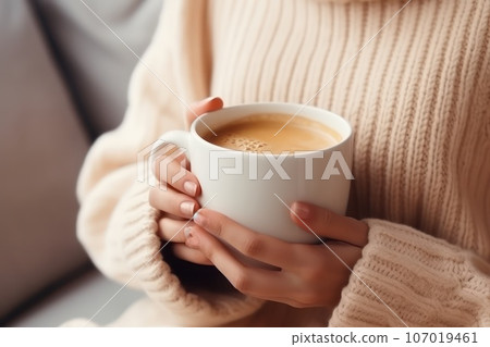 Morning with the exquisite aroma of freshly brewed coffee. 107019461