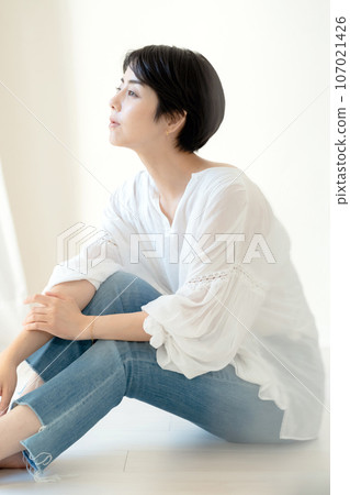 woman relaxing indoors 107021426