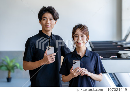 gym instructor with smartphone gym instructor with smartphone 107021449