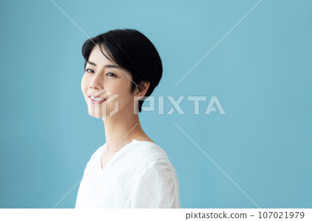 Women's portrait 107021979