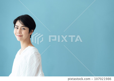 Women's portrait Women's portrait 107021986