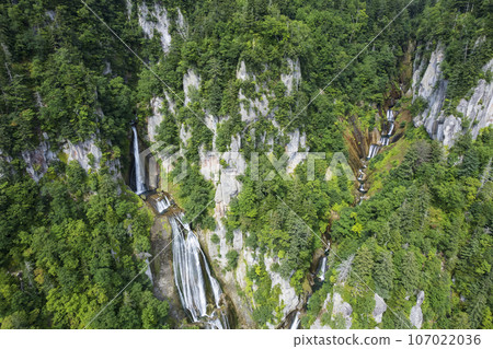 Aerial view of Hagoromo Falls in Tenninkyo, Hokkaido 107022036