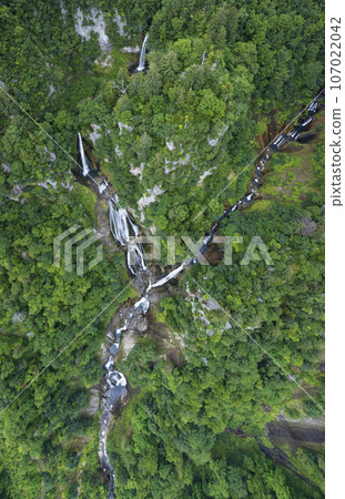 Aerial view of Hagoromo Falls in Tenninkyo, Hokkaido 107022042