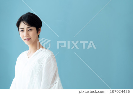 Women's portrait 107024426