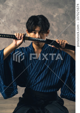 畫日本刀的劍客肖像,武術,武士,武士 畫日本刀的劍客肖像,武術,武士,武士 107025674