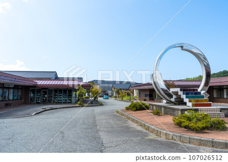 Image of a tourist spot with showrooms for the traditional industry of Kutani ware | Image of Kutani Pottery Village | Nomi City, Ishikawa Prefecture 107026512