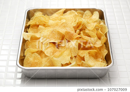 Homemade potato chips 107027009