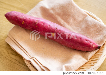 Autumn taste sweet potato Autumn taste sweet potato 107027145