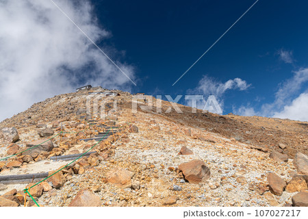 Kengamine over Haccho Darumi, Mt. Ontake Kengamine over Haccho Darumi, Mt. Ontake 107027217