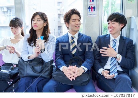 A man and a woman boarding a crowded train. Photography provided by Keio Electric Railway Co., Ltd. 107027817