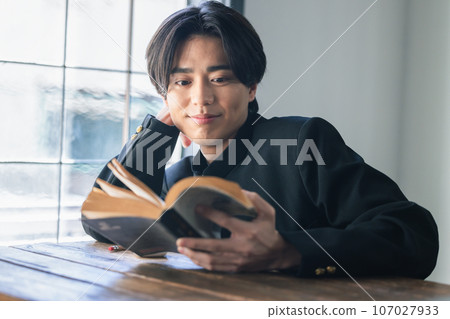 High school student High school student 107027933