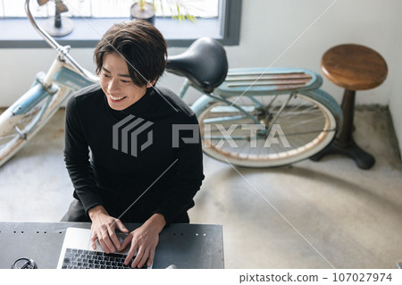 Business person 107027974