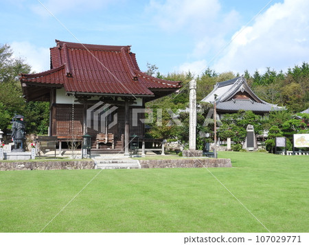 岡山縣津山市的真言宗「真善光寺」:大師堂(正面)及本堂(背面) 岡山縣津山市的真言宗「真善光寺」:大師堂(正面)及本堂(背面) 107029771
