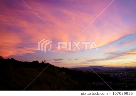 Autumn sunset: The entire sky is on fire for just 5 minutes Autumn sunset: The entire sky is on fire for just 5 minutes 107029936