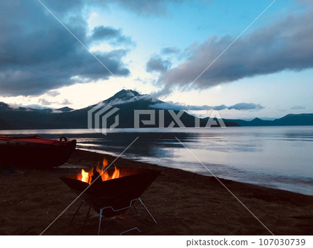 黃昏支笏湖營火 107030739