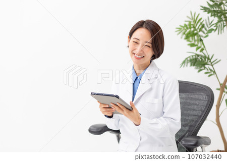 Doctor and patient interviewing face-to-face Doctor and patient interviewing face-to-face 107032440