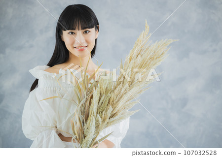long hair woman long hair woman 107032528