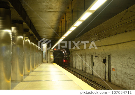 American unmanned subway platform American unmanned subway platform 107034711