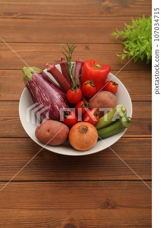 Assorted vegetables 107034715